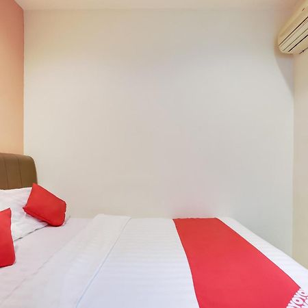 Oyo 90282 Hotel Taj Inn, Seksyen 7 Шах-Алам Экстерьер фото