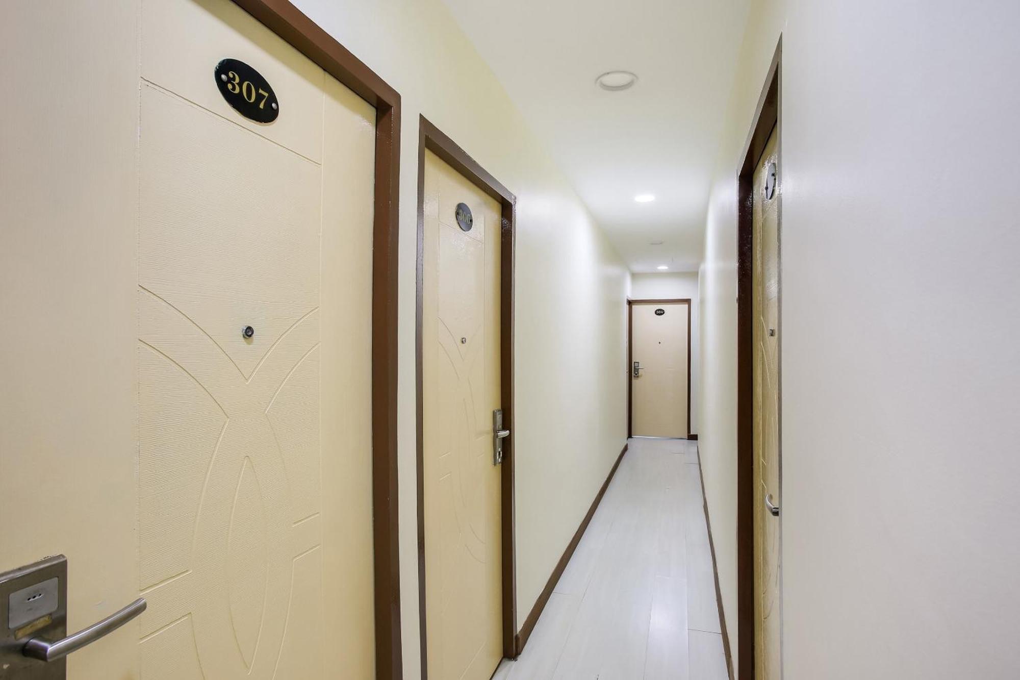 Oyo 90282 Hotel Taj Inn, Seksyen 7 Шах-Алам Экстерьер фото